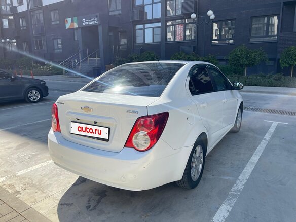 2013 Chevrolet Aveo II, белый, 700000 рублей - вид 3