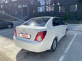 2013 Chevrolet Aveo II, белый, 700000 рублей - вид 3