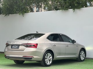 2022 Skoda Superb III Рестайлинг, бежевый, 2029000 рублей, вид 4