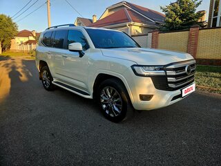 2024 Toyota Land Cruiser 300 Series, белый, 11500000 рублей, вид 3
