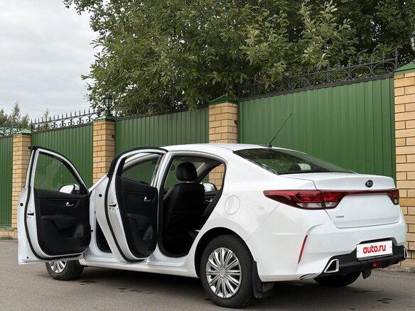 2021 Kia Rio IV Рестайлинг, белый - вид 10