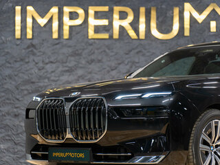 2025 BMW 7 серии 740i xDrive VII (G70), чёрный, 16300000 рублей, вид 4