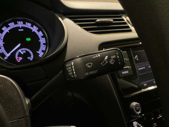 2019 Skoda Octavia III (A7) Рестайлинг, белый, 2100000 рублей - вид 17