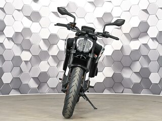 2023 KTM 890 Duke GP, чёрный, 899000 рублей, вид 5