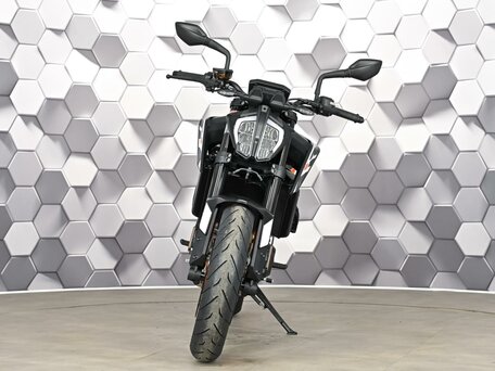 2023 KTM 890 Duke GP, чёрный, 899000 рублей, вид 5