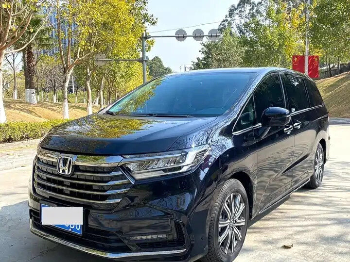 Открыть фотографии: Honda Odyssey V Рестайлинг 2