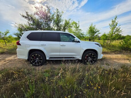 2016 Lexus LX 570 III Рестайлинг 2, белый, 11400000 рублей, вид 5