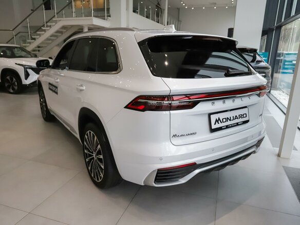 2026 Geely Monjaro I Рестайлинг, белый - вид 3
