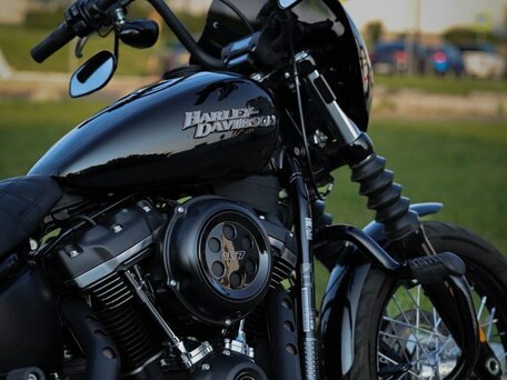 2018 Harley-Davidson Street Bob, чёрный, 1200000 рублей, вид 3