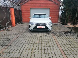 2015 Toyota Camry VII (XV50) Рестайлинг, белый, 1680000 рублей, вид 4