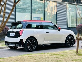 2025 Mini Hatch JCW Electric IV (F65/F66/J01), белый, 6390000 рублей, вид 5