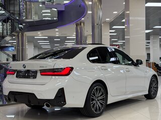 2025 BMW 3 серии 320i xDrive VII (G2x) Рестайлинг 2, белый, 6495000 рублей, вид 4