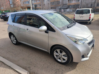 2014 Toyota Ractis II, серебристый, 865000 рублей, вид 3