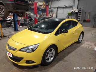 2013 Opel Astra GTC J Рестайлинг, жёлтый, 600000 рублей, вид 3