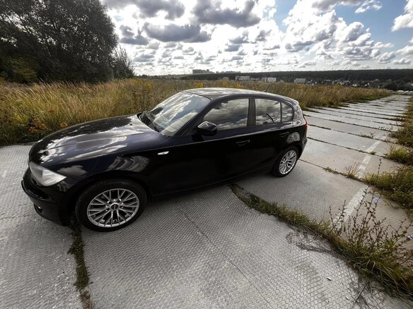 2011 BMW 1 серии 116i I (E81/E82/E87/E88) Рестайлинг, чёрный, 990000 рублей - вид 3