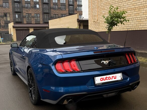 2017 Ford Mustang VI Рестайлинг, синий, 2400000 рублей - вид 4