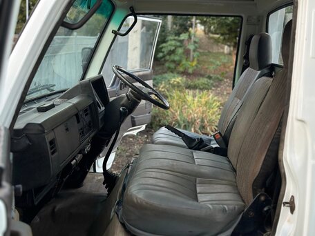1990 Nissan Atlas, белый, 650000 рублей, вид 4
