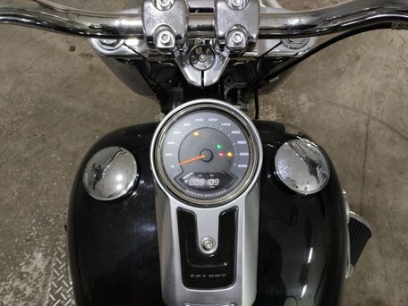 2018 Harley-Davidson Fat Boy, чёрный, 1645000 рублей, вид 5