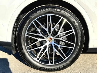 2025 Porsche Cayenne Coupé III Рестайлинг, серый, 17600000 рублей, вид 4