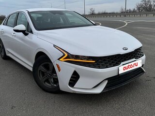 2020 Kia K5 III, белый, 2300000 рублей, вид 1