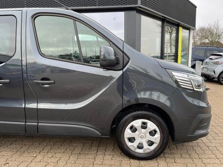 2023 Renault Trafic L2 III Рестайлинг, серый, 3780000 рублей, вид 4