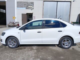 2016 Volkswagen Polo V Рестайлинг, белый, 650000 рублей, вид 2