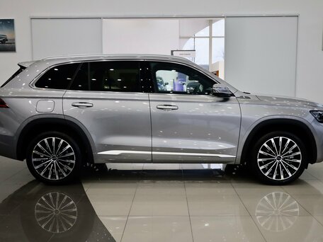 2026 Geely Monjaro I Рестайлинг, серебристый, 4899990 рублей, вид 4