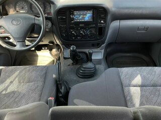 2000 Toyota Land Cruiser 105 100 Series, серебристый, 1550000 рублей, вид 3