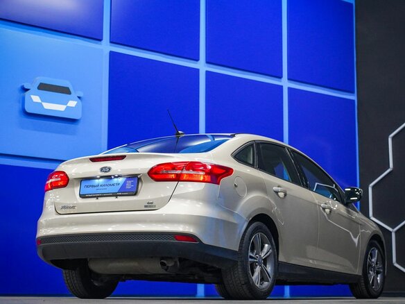 2018 Ford Focus III Рестайлинг, серый, 920000 рублей - вид 5