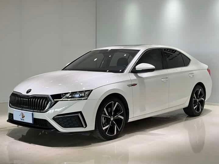 Открыть фотографии: Skoda Octavia IV (A8)