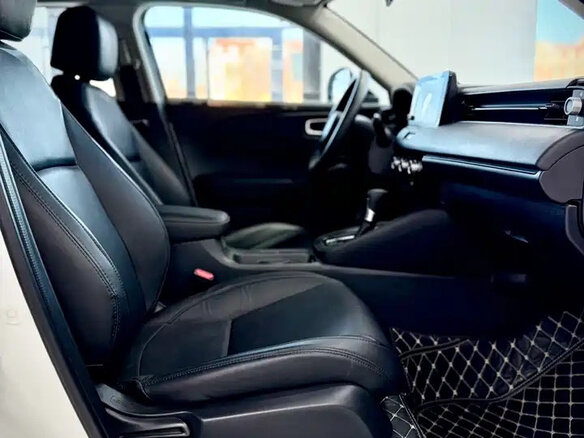 2023 Honda Vezel II, белый, 2100000 рублей - вид 8