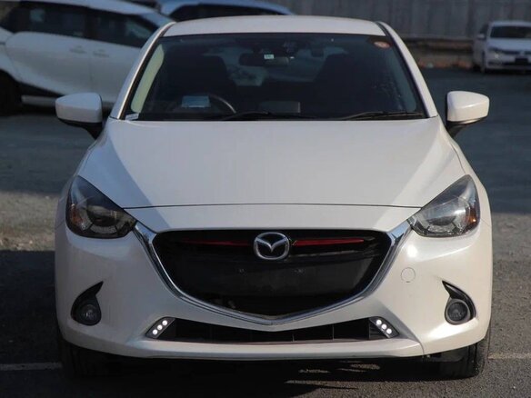 2015 Mazda Demio IV (DJ), белый, 1150000 рублей