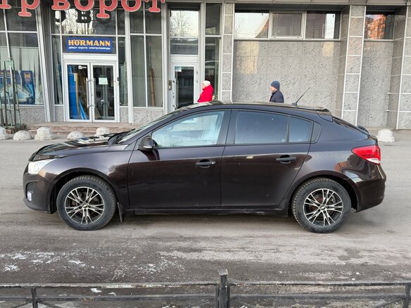 2015 Chevrolet Cruze I Рестайлинг, коричневый, 629000 рублей - вид 4
