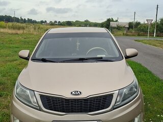2013 Kia Rio 5-speed III, бежевый, 700000 рублей, вид 1