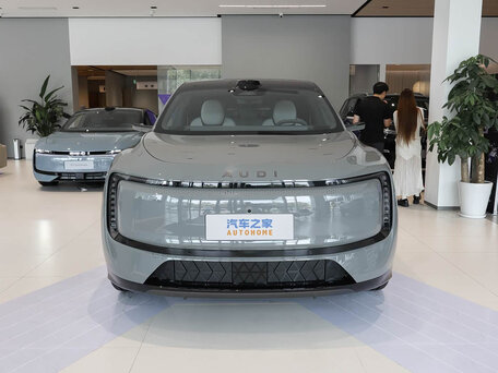 2026 Audi E7X, серый, 3400000 рублей, вид 2