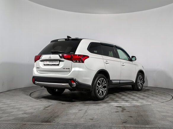 2018 Mitsubishi Outlander III Рестайлинг 2, белый - вид 4