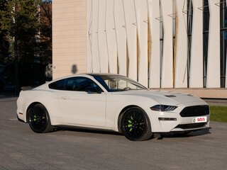 2019 Ford Mustang VI Рестайлинг, белый, 3790000 рублей, вид 3