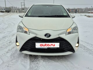 2017 Toyota Vitz III (XP130) Рестайлинг, белый, 970000 рублей, вид 3