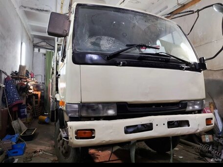 1993 Nissan NV200, бежевый, 2600000 рублей, вид 4