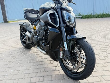 2024 Ducati Diavel V4, чёрный, 2599900 рублей, вид 4