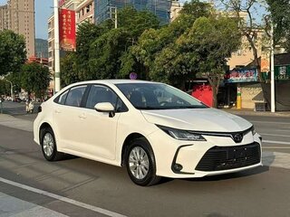 2024 Toyota Corolla XII (E210) Рестайлинг, белый, 1370000 рублей, вид 3