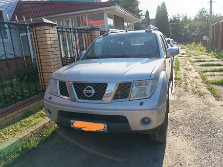 2007 Nissan Navara (Frontier) III (D40), серый, 900000 рублей, вид 1