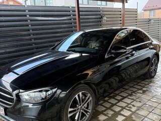 2022 Mercedes-Benz E-Класс 350 V (W213, S213, C238) Рестайлинг, чёрный, 5100000 рублей, вид 1