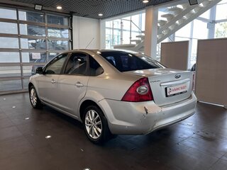 2011 Ford Focus II Рестайлинг, серебристый, 400000 рублей, вид 5