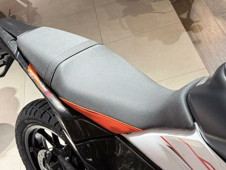 2025 KTM 390 Adventure X, белый, 720000 рублей, вид 4