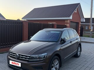 2017 Volkswagen Tiguan II, коричневый, 2700000 рублей, вид 3