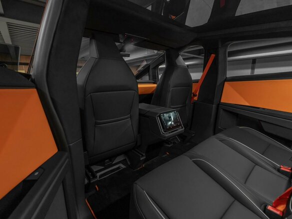 2024 Tesla Cybertruck Cyberbeast, оранжевый, 18500000 рублей - вид 32