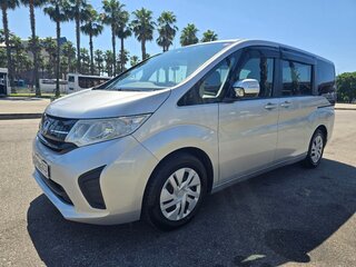2017 Honda Stepwgn V Рестайлинг, серый, 1840000 рублей, вид 2