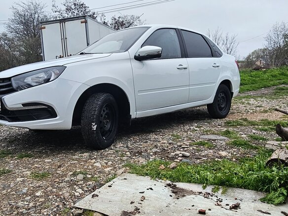 2023 Lada (ВАЗ) Granta I Рестайлинг, белый, 630000 рублей - вид 1