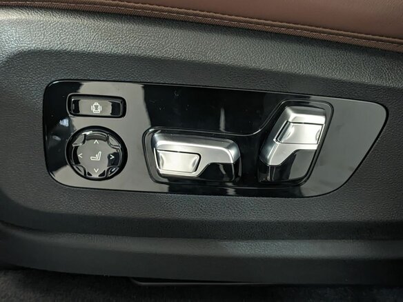 2026 BMW X7 M60i I (G07) Рестайлинг, серый, 23200000 рублей - вид 17